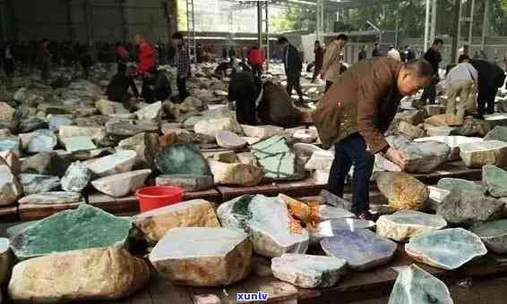 郑州翡翠玉石雕刻加工：厂家、加工厂与原石加工，郑州市哪里有？