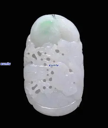翡翠吊坠镂空雕：一种独特的艺术价值体现