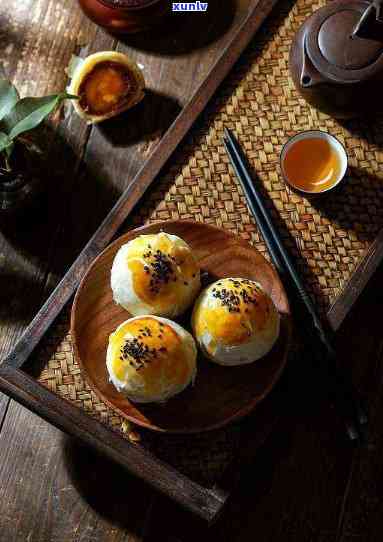中式蛋黄酥与普洱茶搭配：品味点心新体验