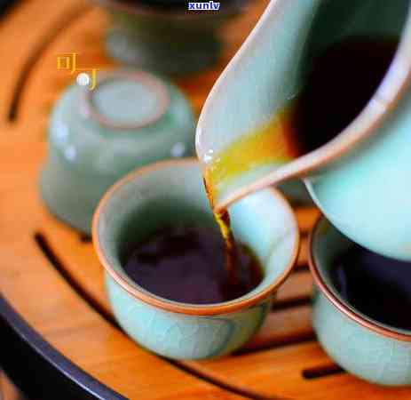 普洱茶与中式蛋黄酥搭配美味无比，尝试一下吧！
