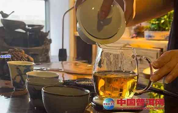 普洱茶冲泡的器具选择：紫砂壶、飘逸杯等，确保茶味和香气完美展现