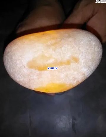 透明石头是翡翠吗