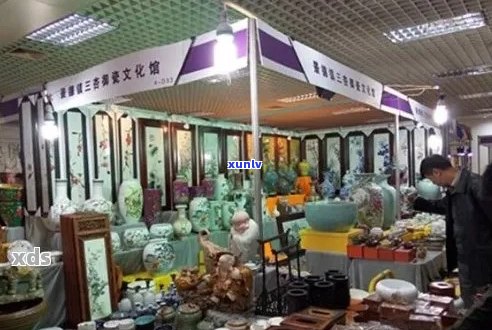 西安玉石翡翠镯子哪里有卖：西安玉石市场与翡翠手镯专卖店。