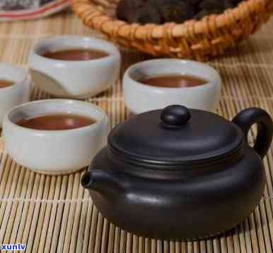 用什么泡普洱茶杯子：选择与正确冲泡 *** 