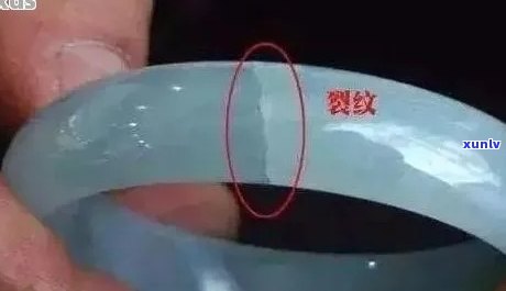 裂的翡翠有什么用途和价值：探究裂纹翡翠的特点及其在市场上的地位。