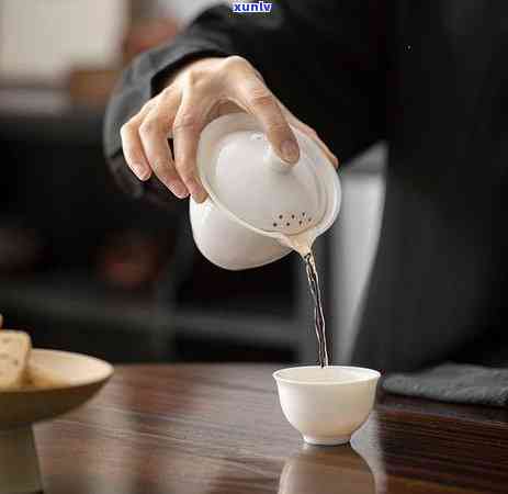 红茶滇红：品种特点、 *** 工艺与冲泡技巧的全面解析