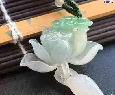 莲花翡翠吊坠设计理念：寓意与美学的融合