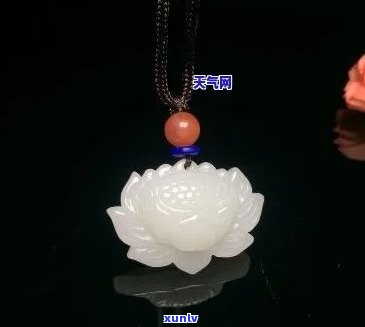 莲花手链玉石寓意和象征：莲花代表纯洁与智慧，手链则象征着守护与祝福。