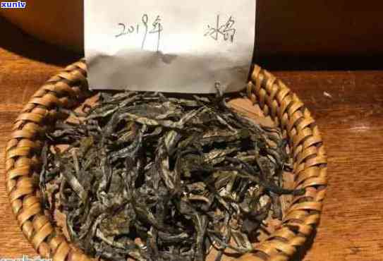 冰岛普洱熟茶2019年价格与云爵众饮系列产品对比，生茶与熟茶优劣解析