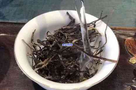 普洱茶武夷山岩茶碧螺春区别及价格，探讨武夷山普洱熟茶茶饼特色