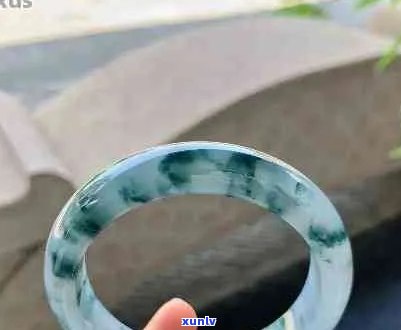 蓝绿飘花翡翠价格