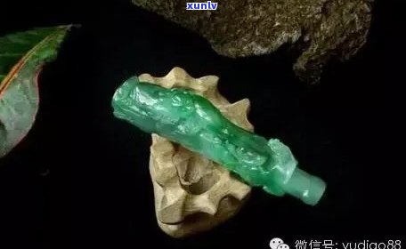 翡翠荧光反应真实性鉴别：技巧与误区揭秘