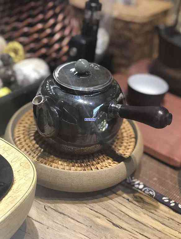 一箱普洱茶包含多少提？以及如何计算普洱茶的提数和一箱的容量