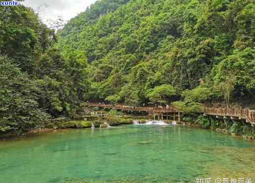 荔波：被誉为绿宝石的旅游胜地，探索其自然美景、文化历史与特色美食