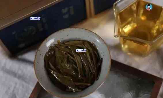 肚子大喝两杯普洱茶