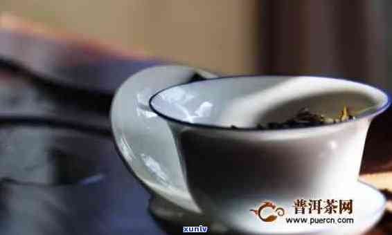 普洱茶用瓷杯泡好不好：探讨瓷杯泡普洱茶的效果及注意事项