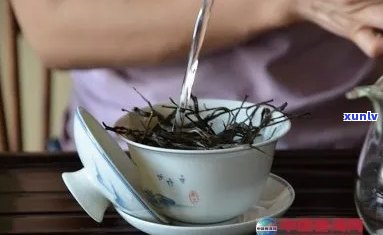 抹在发尖上的普洱茶