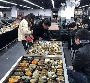 苏州翡翠玉石精品市场探访：哪里选购最合适？