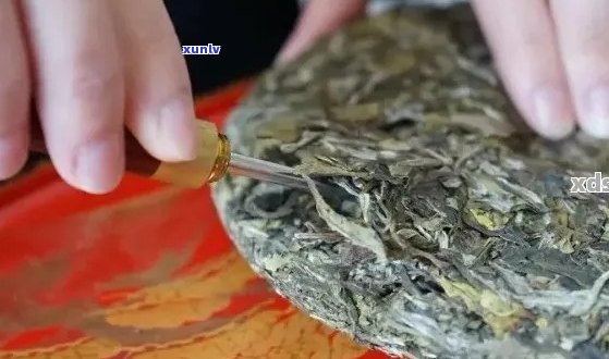 普洱茶饼的轻松打开 *** ：步骤详解，让你不再困扰