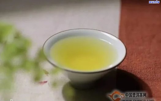 品味秋日的醇厚：如何选择与品尝秋天的之一杯普洱茶？