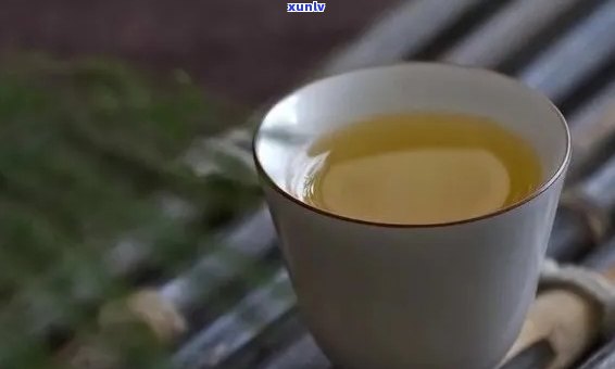 泡好普洱茶装保杯能喝吗：隔夜及保壶使用注意事项