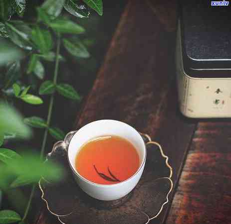 普洱茶饼硬的原因及对品质的影响：探究硬度与普洱茶饼的优劣关系