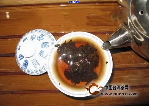 普洱茶与海宝结合的益处及注意事项：如何正确饮用普洱茶来养护海宝？