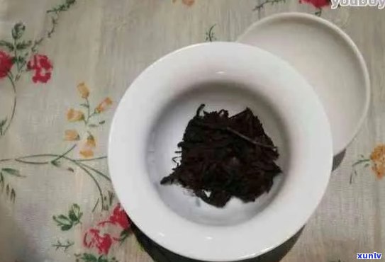 普洱茶饼如何洗净茶垢，洗茶步骤详解