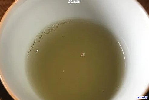 普洱茶水上漂浮一层白色粉末：探究原因与影响