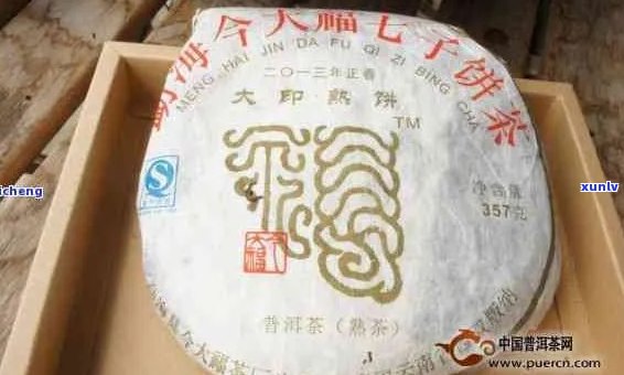 翡翠吊坠顶珠用什么珠子好看：提供更佳选择与颜色建议