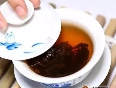 普洱茶水面上飘着一层油，如何去除？