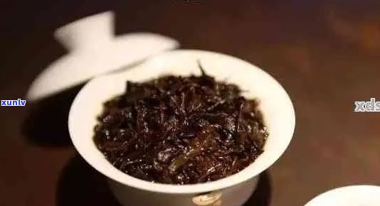 普洱茶有一股骚臭味还能喝吗：探讨普洱茶味道异常的原因及安全性。