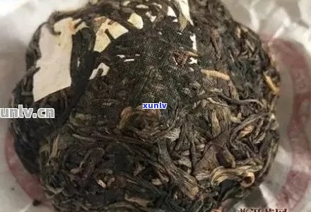 普洱茶饼表面白点现象解析：原因、影响及解决 *** 全面了解