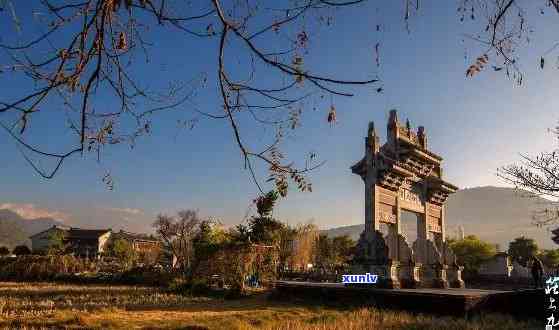 腾冲翡翠：源自大自然的绿宝石之旅及其千年历史传承