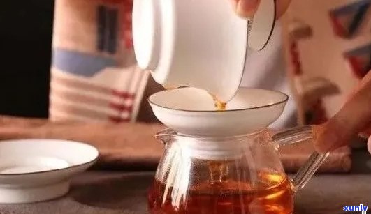 掌握茶壶冲泡普洱茶的艺术：步骤、技巧与口感体验