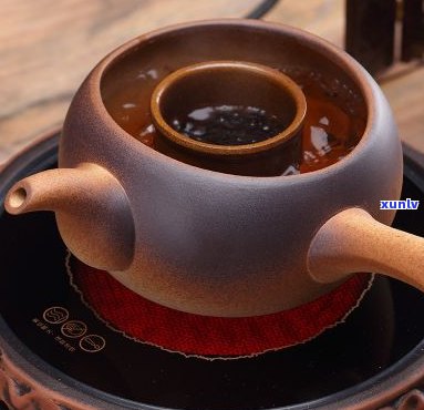 万古烧茶壶泡普洱茶