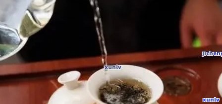 普洱茶冲泡中的白泡现象及其原因：了解这些就能更好地品鉴普洱茶