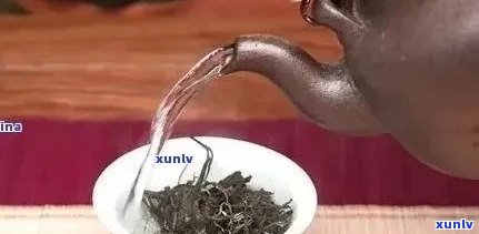 普洱茶水浇花的好处与注意事项：如何正确使用普洱茶水为植物提供养分？