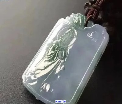 翡翠飘花挂件寓意与设计：寓意解读及其美观性探讨