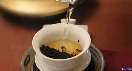 喝普洱茶后喉咙痛？了解原因和应对 *** ，让你安心享受茶香