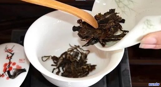 普洱茶一泡多少克及合适：冲泡 *** 与水量解析