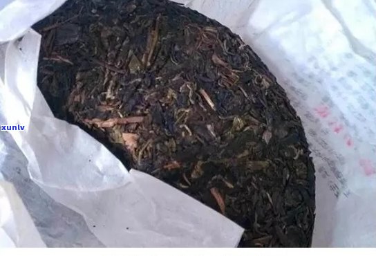 普洱茶上的白色物质：发霉还是白霜？如何正确鉴别与处理？