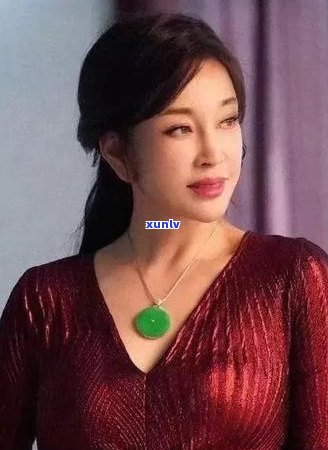 新 '翡翠首饰为你的高级晚礼服增添魅力：女性的完美配搭策略'