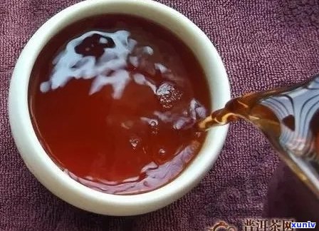 探究普洱老曼峨熟茶的口感特征及其品鉴 *** ：一款全面了解的茶叶体验