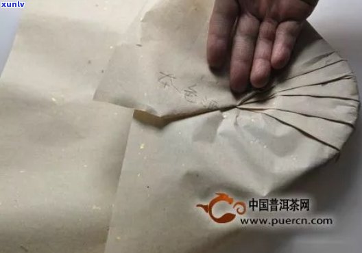 如何包裹金箔纸于普洱茶饼：完整步骤与技巧，让你的茶品更具收藏价值