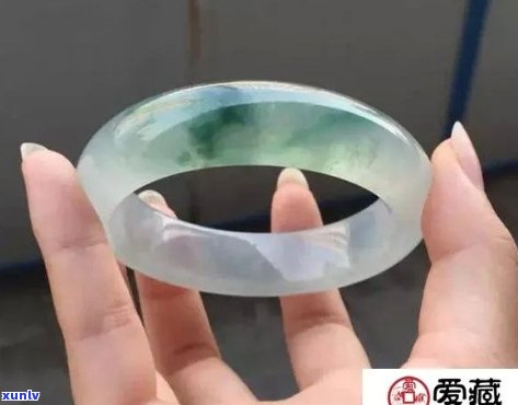 翡翠飘花底色灰色：正常现象还是品质问题？如何鉴别与挑选？