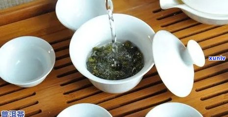 泡饮普洱茶宜用沸水还是水：探讨泡茶方式