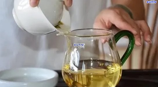 泡饮普洱茶宜用沸水还是水：探讨泡茶方式