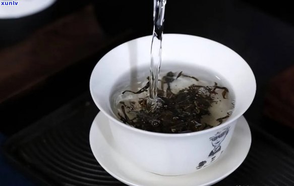 普洱茶冲泡的恰当度：何时使用热水与冷水？了解饮茶体验