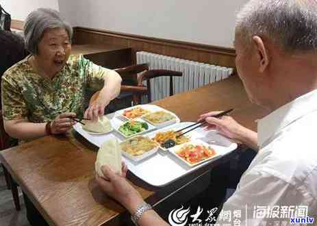 选择合适的翡翠饰品：老年人如何挑选与佩戴翡翠，翡翠的选购与保养指南